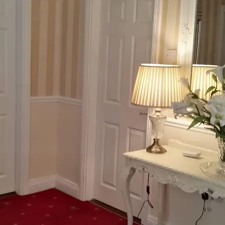 Hazelbrook Bed & Breakfast 3*